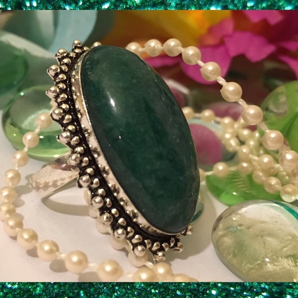 Simulated Emerald Gemstone Handmade Vintage Ring - Picture 6 of 6